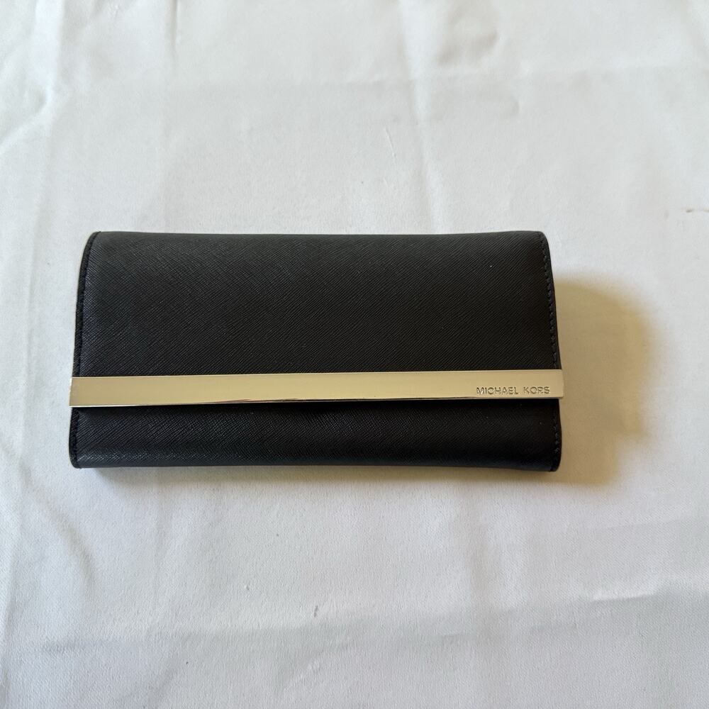 Minimalist Chic Quiet Luxury Corporatecore Prep Michael Kors Leather Wallet